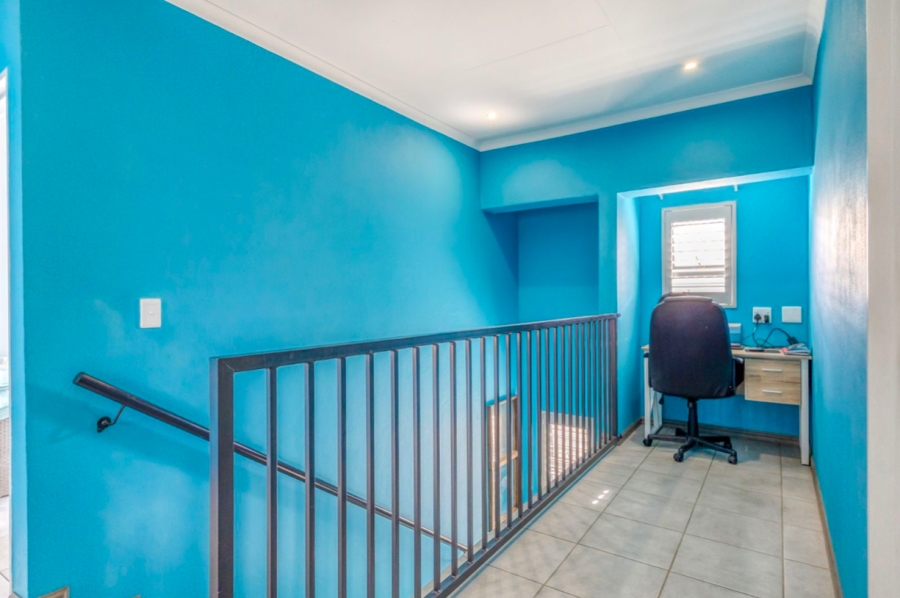 To Let 3 Bedroom Property for Rent in Bromhof Gauteng