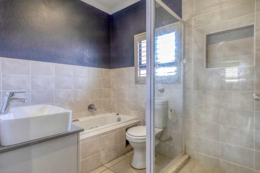 To Let 3 Bedroom Property for Rent in Bromhof Gauteng