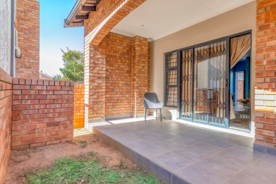 To Let 3 Bedroom Property for Rent in Bromhof Gauteng