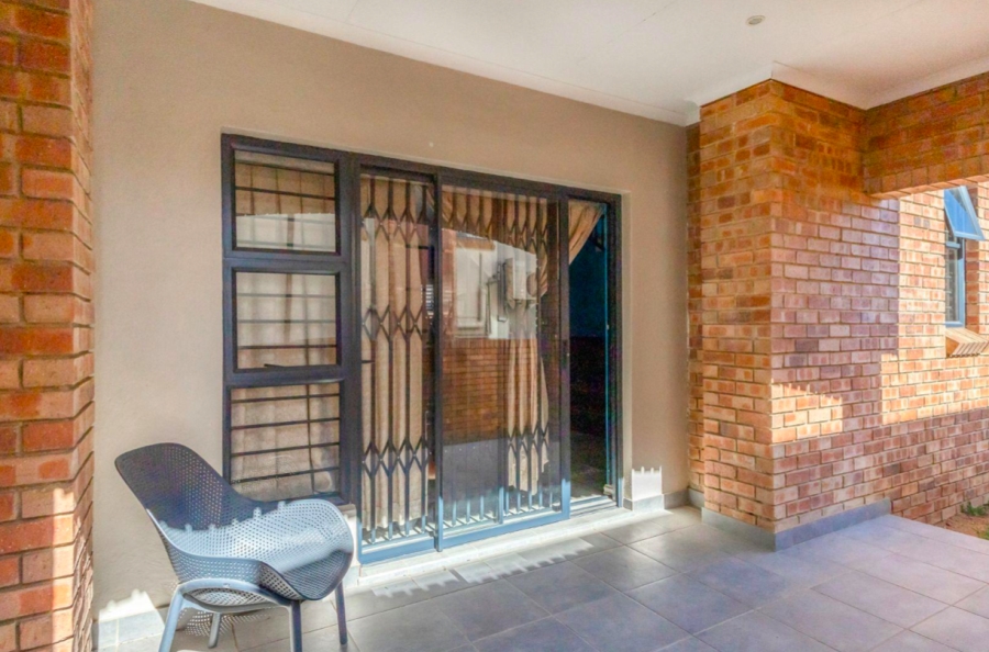 To Let 3 Bedroom Property for Rent in Bromhof Gauteng
