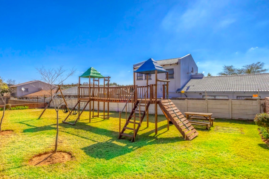 To Let 3 Bedroom Property for Rent in Bromhof Gauteng