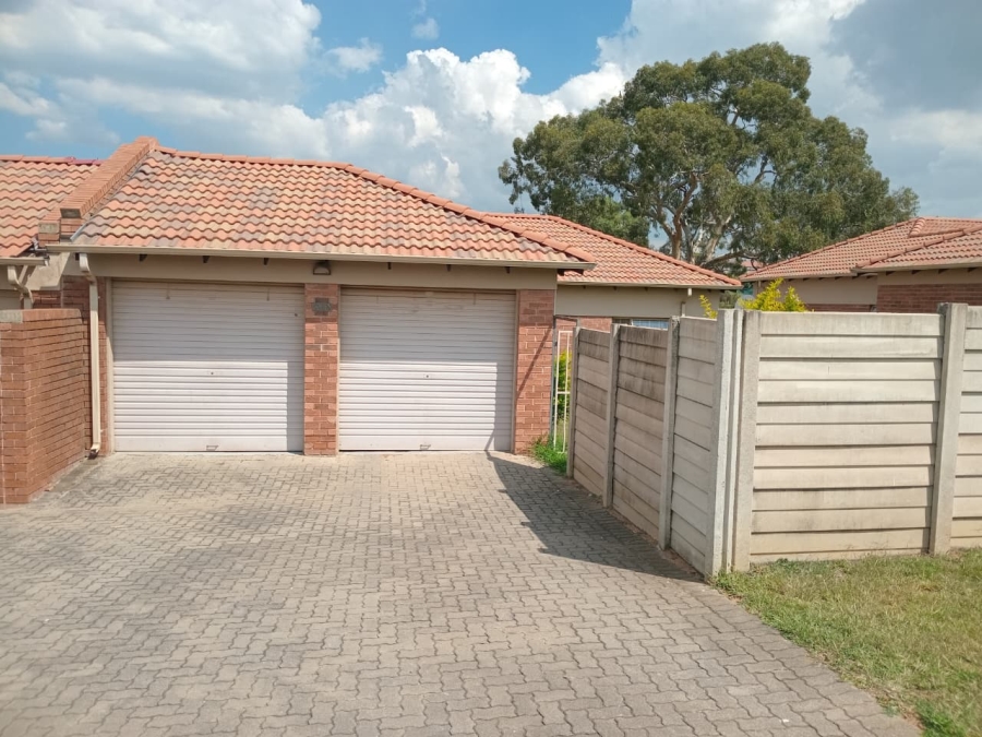 3 Bedroom Property for Sale in Thatch Hill Estate Gauteng