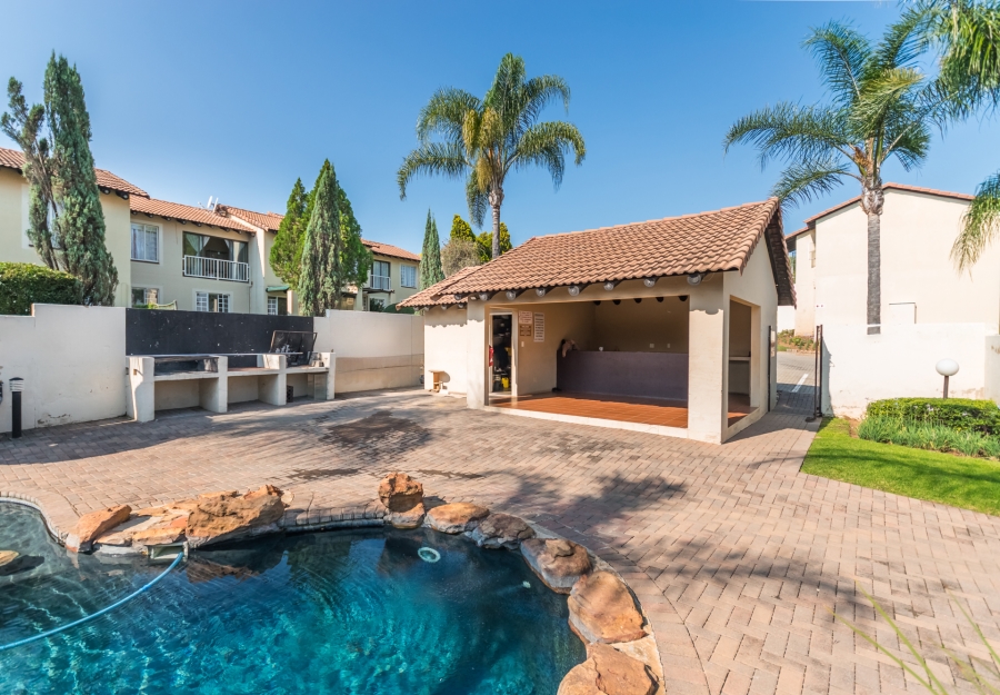 2 Bedroom Property for Sale in Lonehill Gauteng