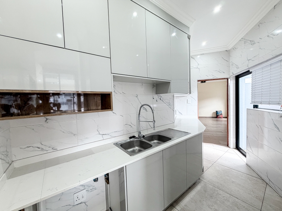 5 Bedroom Property for Sale in Six Fountains Residential Estate Gauteng