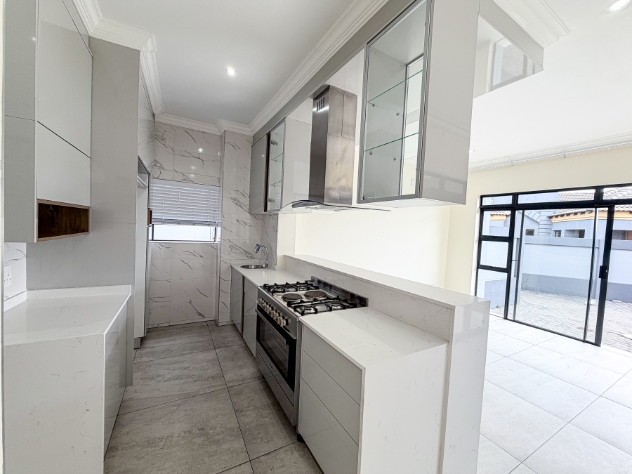 5 Bedroom Property for Sale in Six Fountains Residential Estate Gauteng