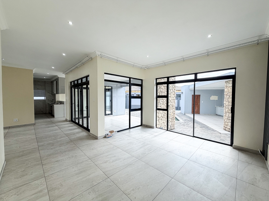 5 Bedroom Property for Sale in Six Fountains Residential Estate Gauteng