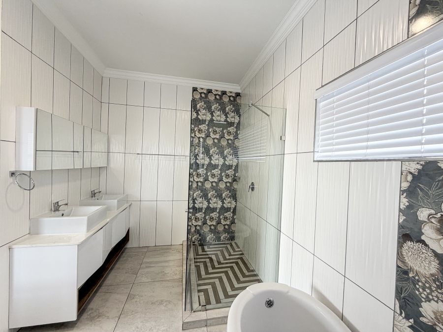 5 Bedroom Property for Sale in Six Fountains Residential Estate Gauteng