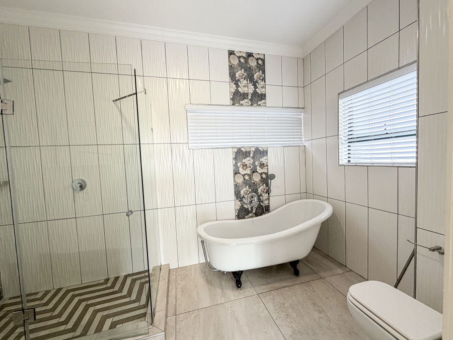 5 Bedroom Property for Sale in Six Fountains Residential Estate Gauteng