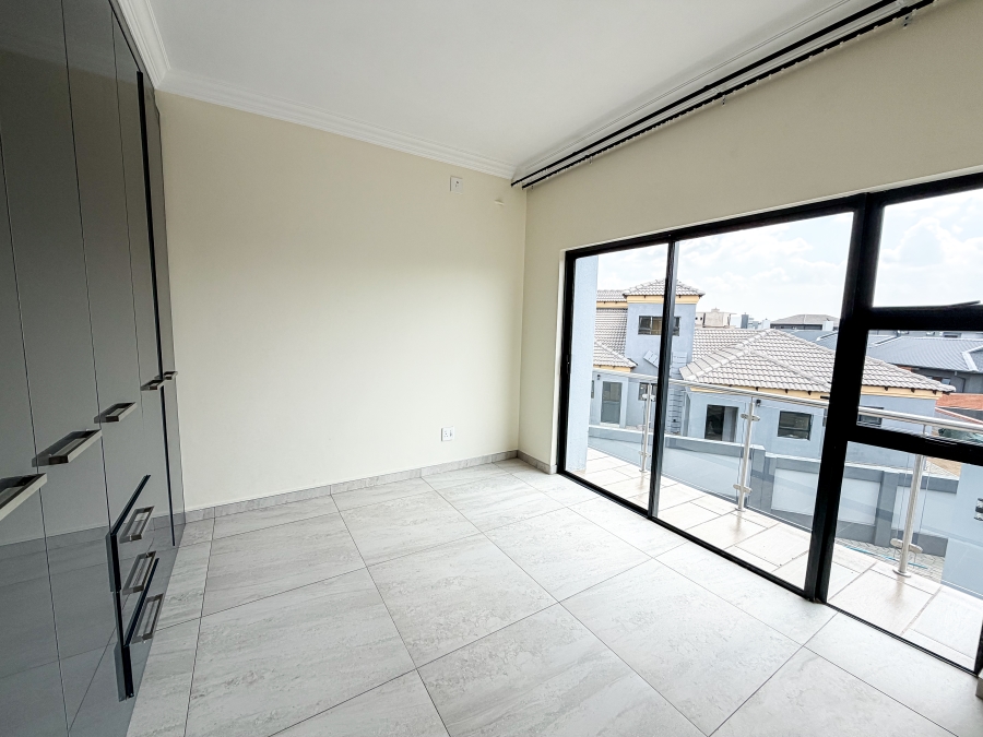 5 Bedroom Property for Sale in Six Fountains Residential Estate Gauteng