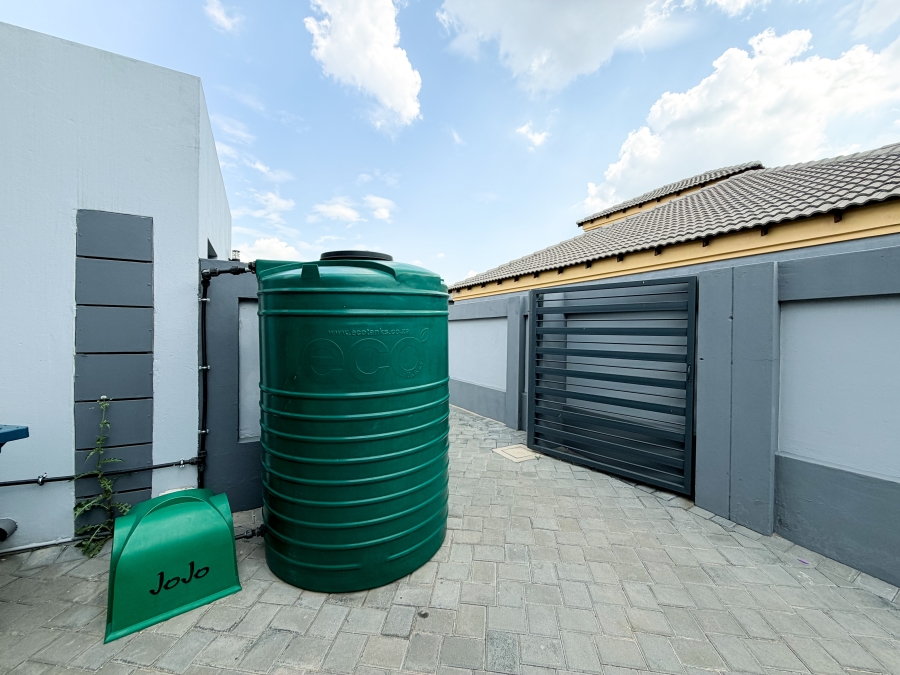 5 Bedroom Property for Sale in Six Fountains Residential Estate Gauteng