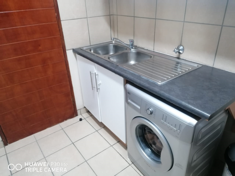 To Let 2 Bedroom Property for Rent in Die Wilgers Gauteng