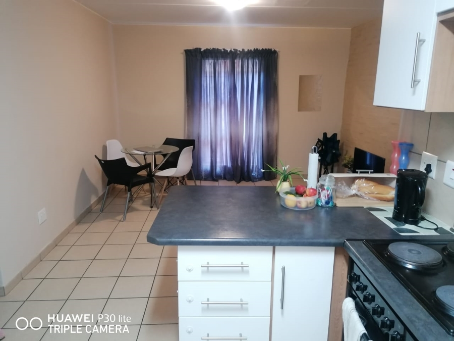To Let 2 Bedroom Property for Rent in Die Wilgers Gauteng
