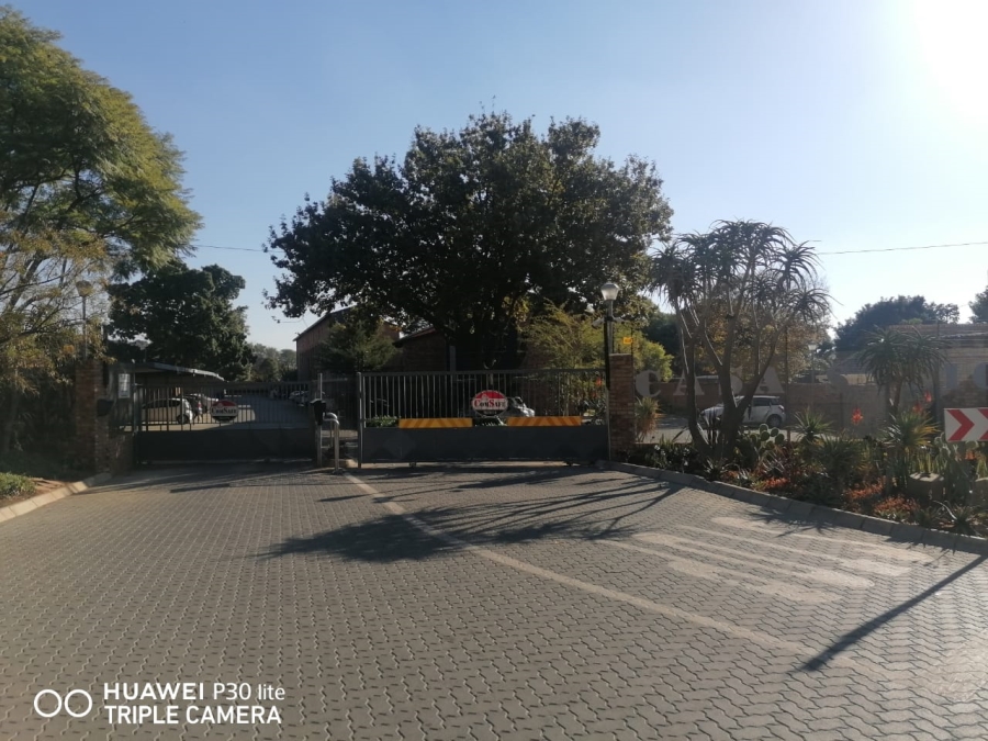 To Let 2 Bedroom Property for Rent in Die Wilgers Gauteng