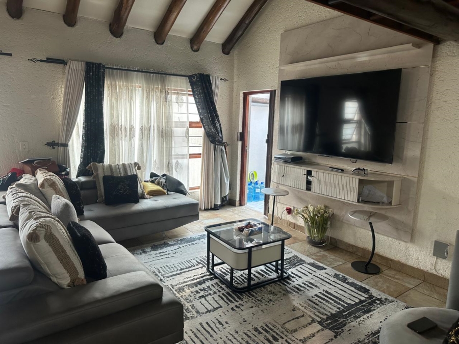 To Let 2 Bedroom Property for Rent in Paulshof Gauteng