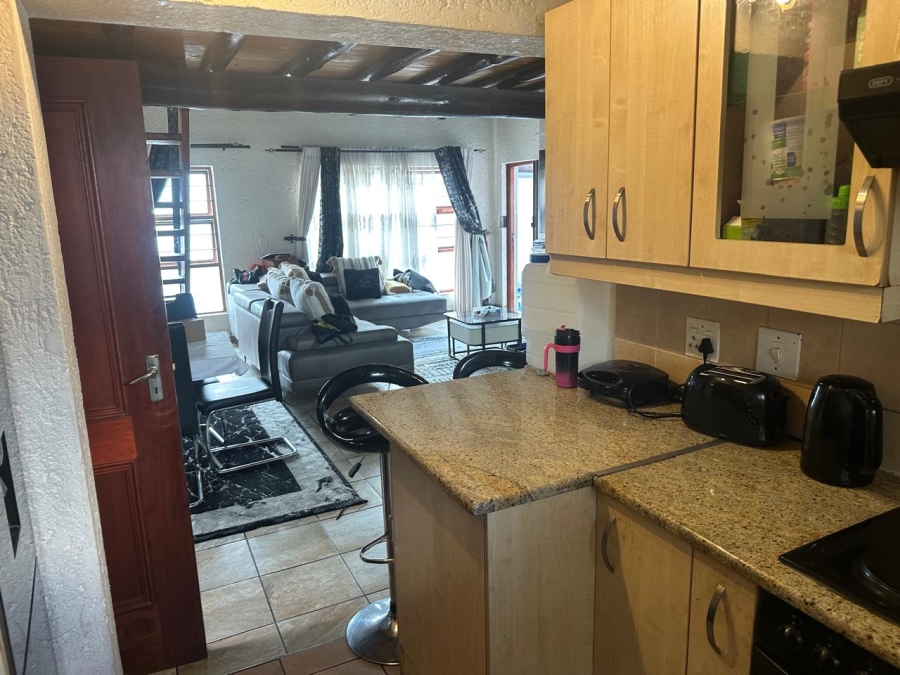 To Let 2 Bedroom Property for Rent in Paulshof Gauteng