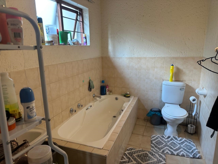 To Let 2 Bedroom Property for Rent in Paulshof Gauteng