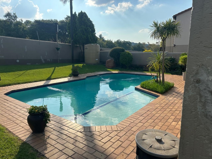 To Let 2 Bedroom Property for Rent in Paulshof Gauteng