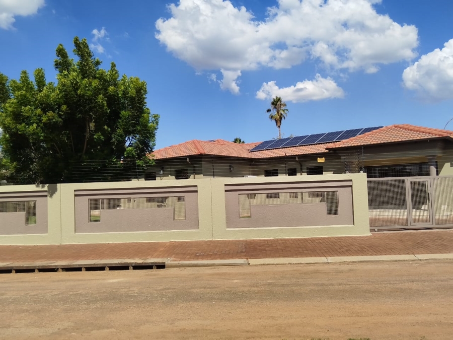 4 Bedroom Property for Sale in Crystal Park Gauteng