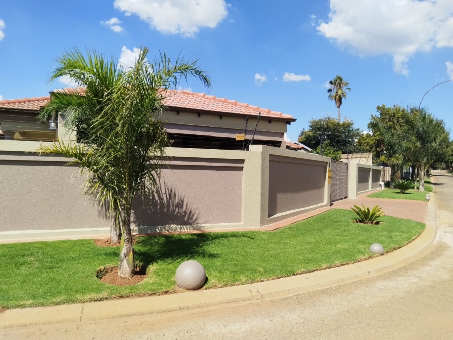4 Bedroom Property for Sale in Crystal Park Gauteng