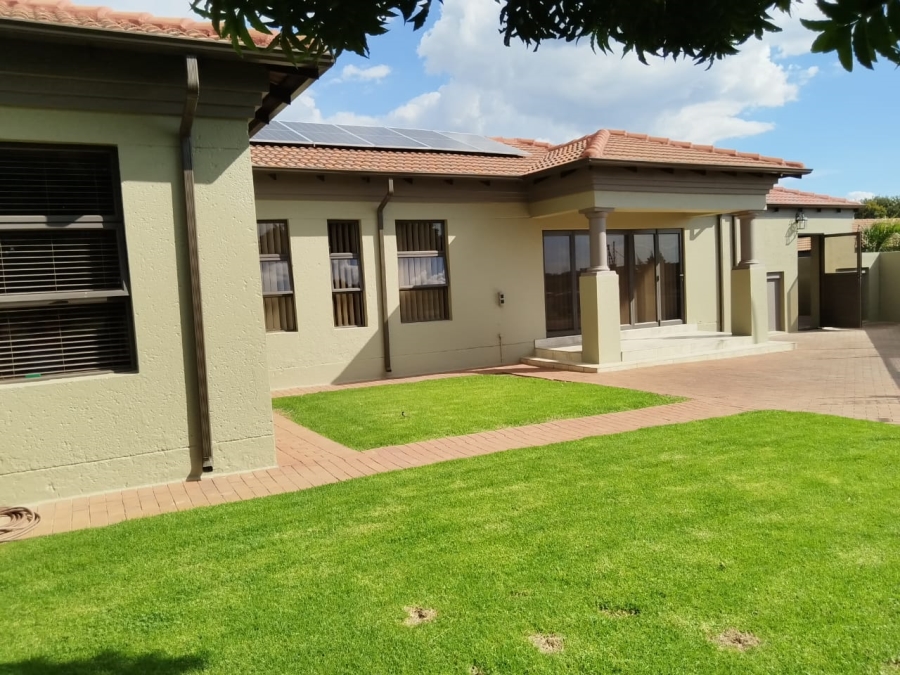 4 Bedroom Property for Sale in Crystal Park Gauteng