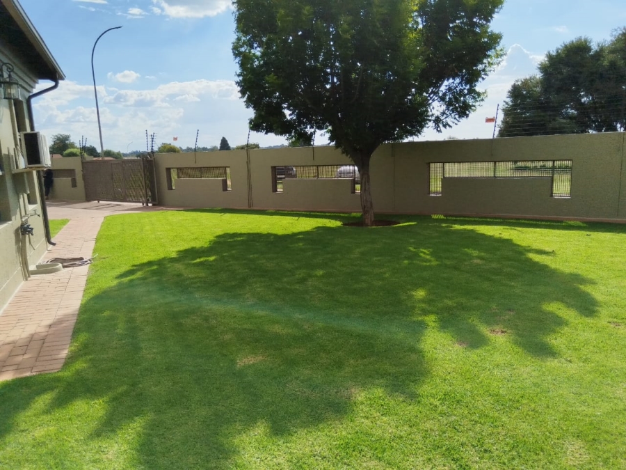 4 Bedroom Property for Sale in Crystal Park Gauteng