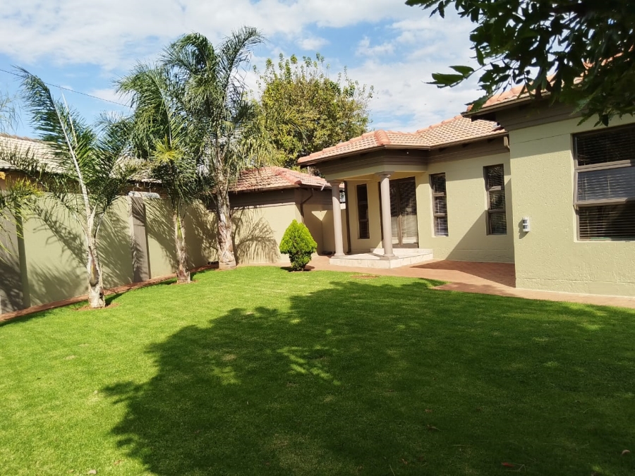 4 Bedroom Property for Sale in Crystal Park Gauteng