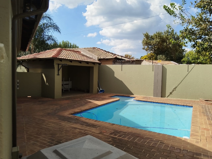 4 Bedroom Property for Sale in Crystal Park Gauteng