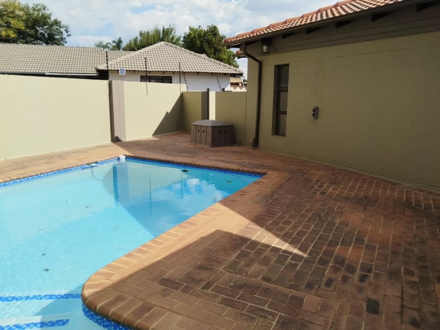4 Bedroom Property for Sale in Crystal Park Gauteng