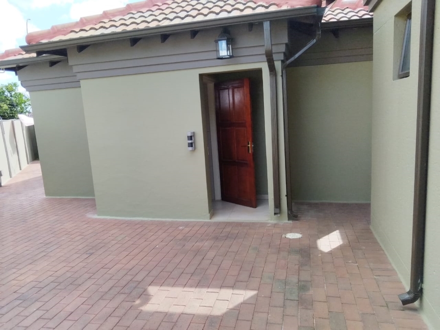 4 Bedroom Property for Sale in Crystal Park Gauteng