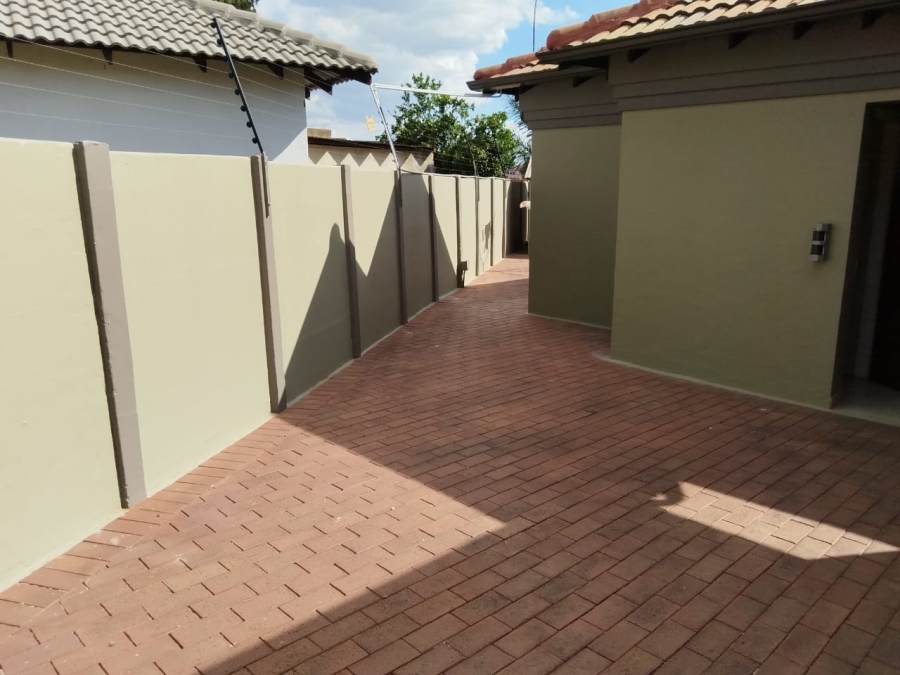 4 Bedroom Property for Sale in Crystal Park Gauteng