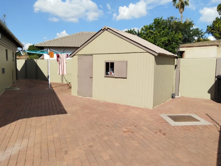 4 Bedroom Property for Sale in Crystal Park Gauteng