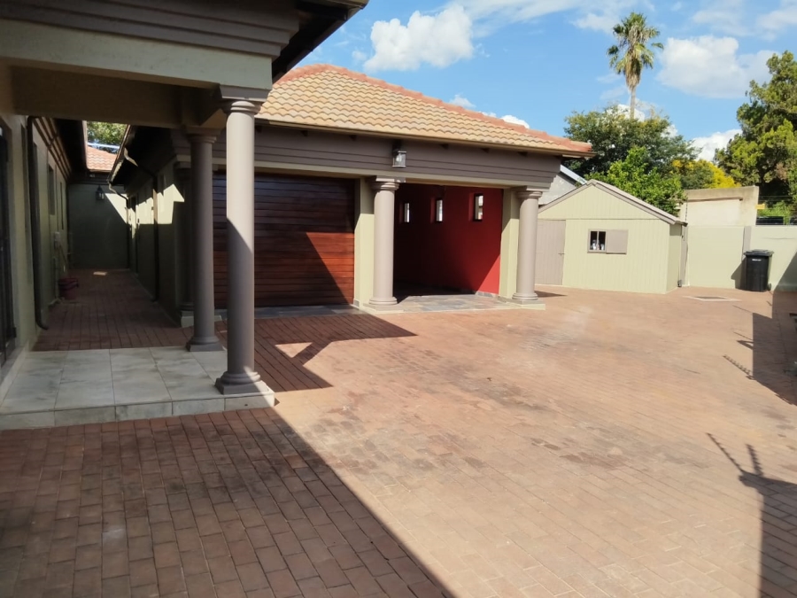 4 Bedroom Property for Sale in Crystal Park Gauteng