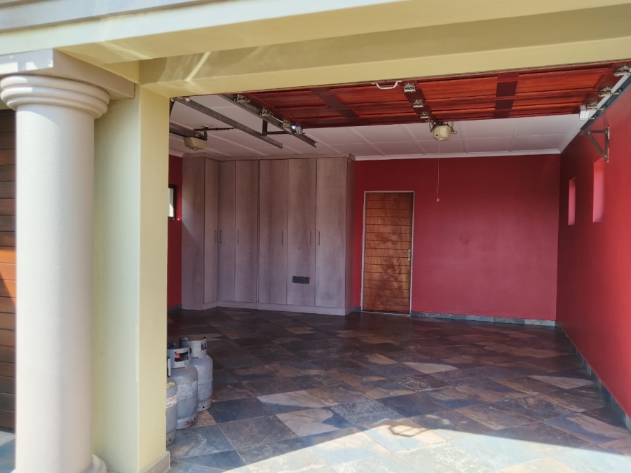 4 Bedroom Property for Sale in Crystal Park Gauteng