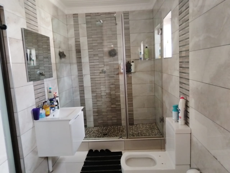 4 Bedroom Property for Sale in Crystal Park Gauteng