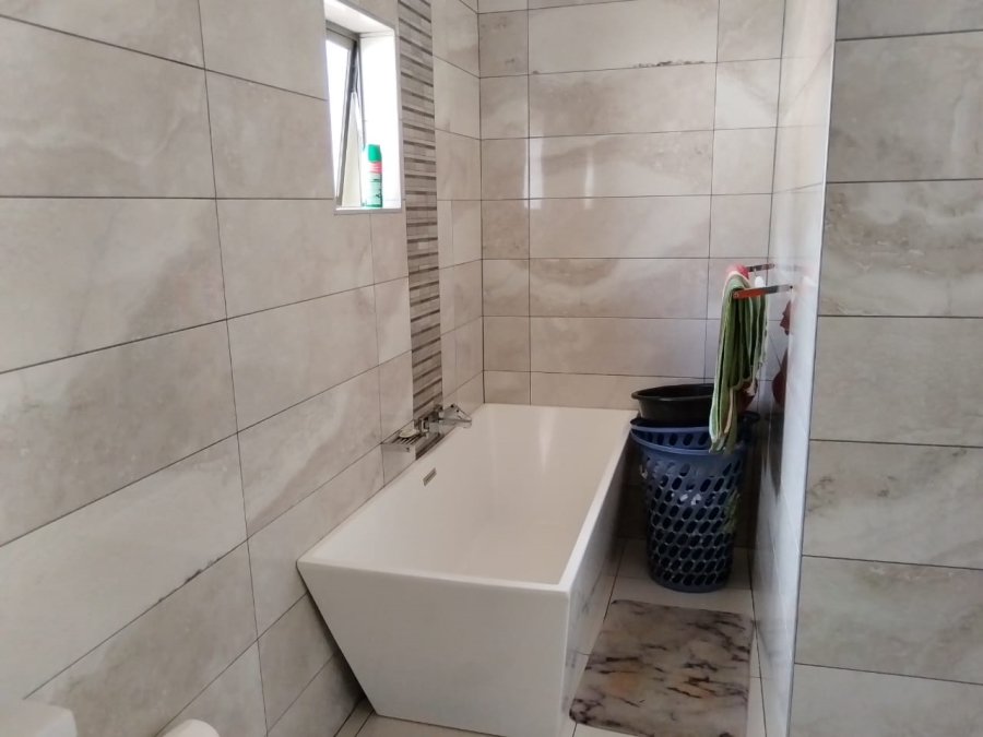 4 Bedroom Property for Sale in Crystal Park Gauteng