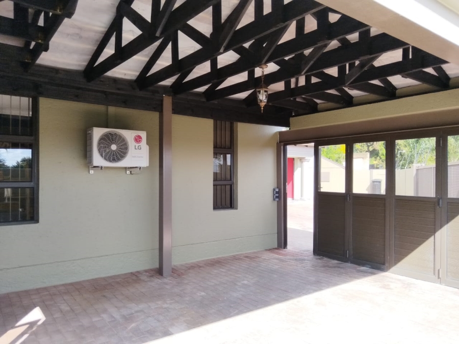 4 Bedroom Property for Sale in Crystal Park Gauteng