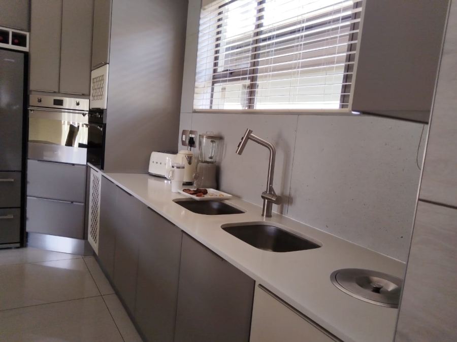 4 Bedroom Property for Sale in Crystal Park Gauteng