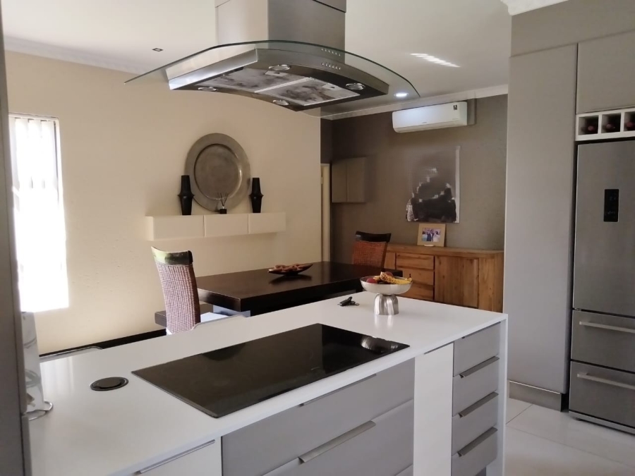 4 Bedroom Property for Sale in Crystal Park Gauteng