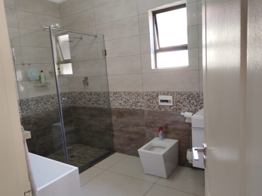 4 Bedroom Property for Sale in Crystal Park Gauteng