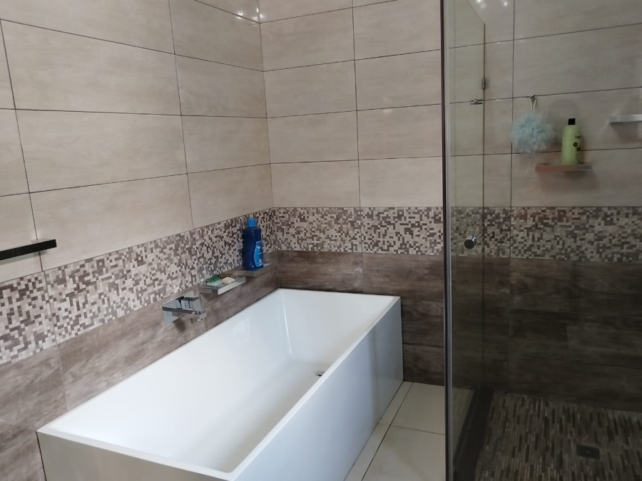 4 Bedroom Property for Sale in Crystal Park Gauteng