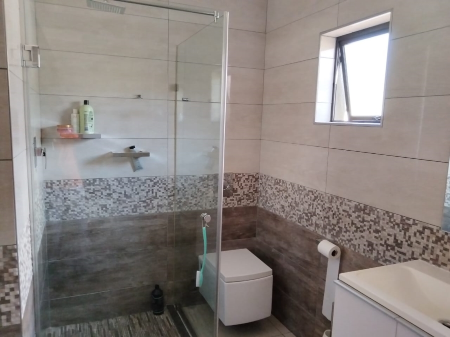 4 Bedroom Property for Sale in Crystal Park Gauteng