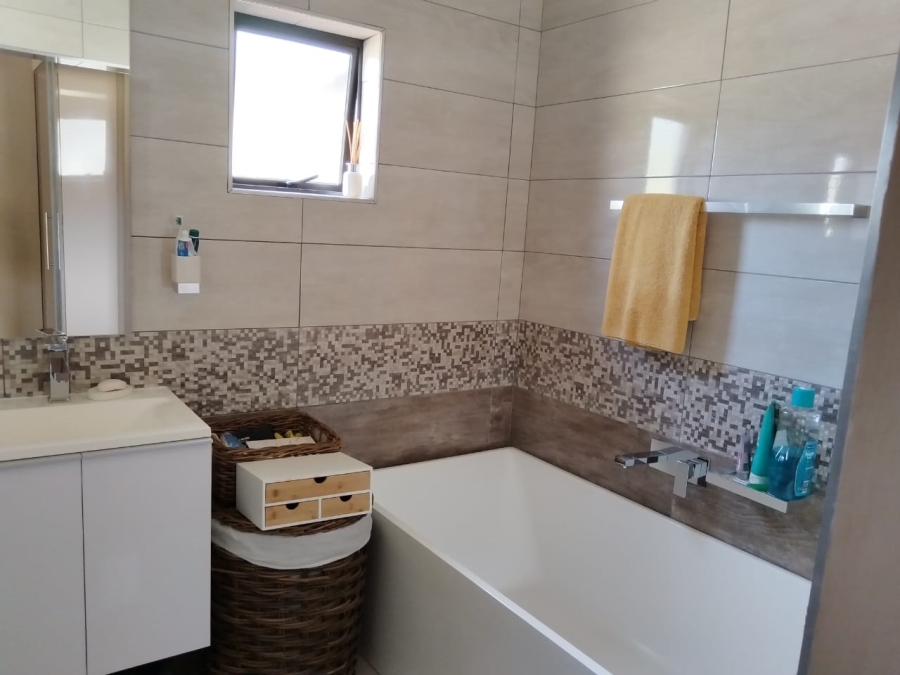 4 Bedroom Property for Sale in Crystal Park Gauteng