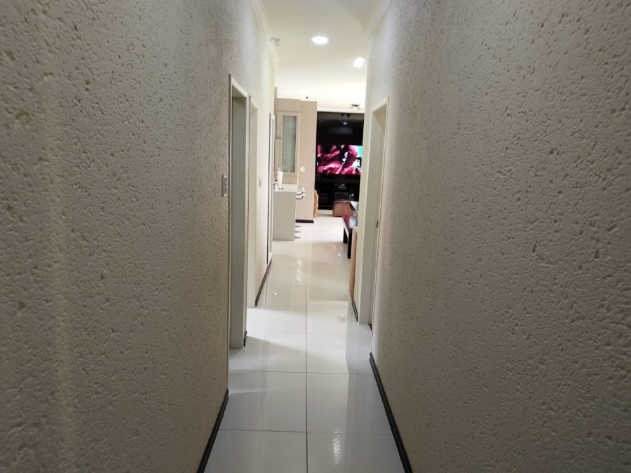 4 Bedroom Property for Sale in Crystal Park Gauteng