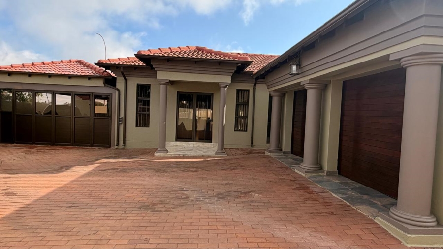 4 Bedroom Property for Sale in Crystal Park Gauteng