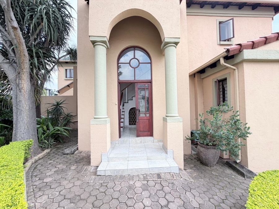 4 Bedroom Property for Sale in Featherbrooke Estate Gauteng