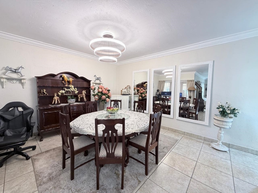 4 Bedroom Property for Sale in Featherbrooke Estate Gauteng