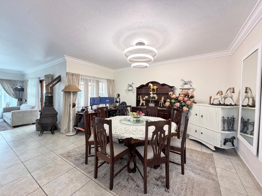 4 Bedroom Property for Sale in Featherbrooke Estate Gauteng