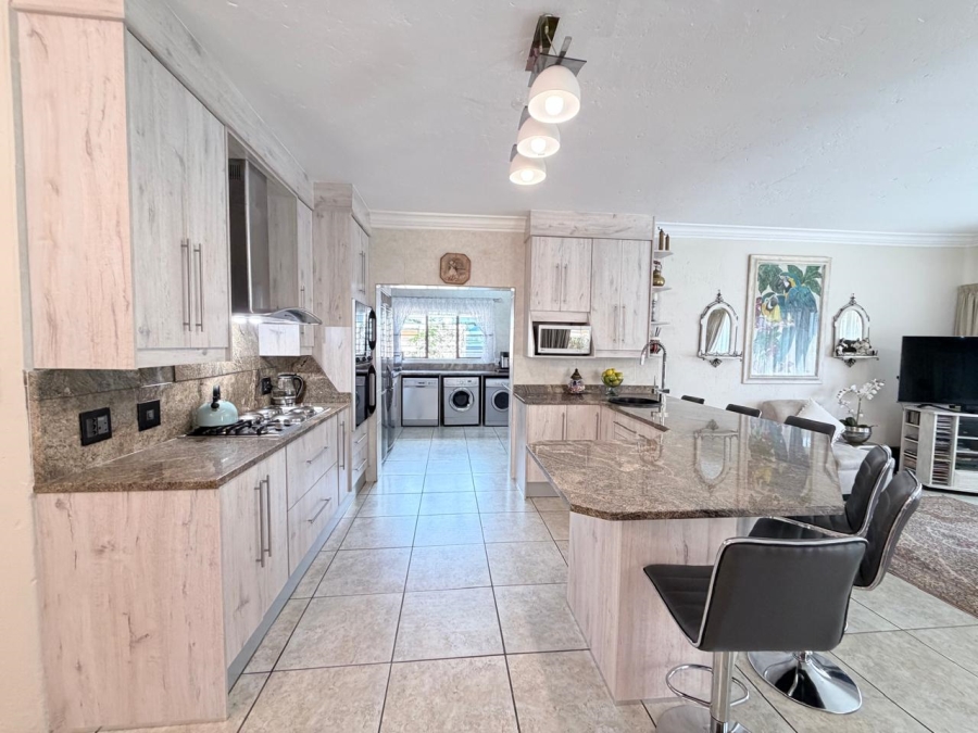 4 Bedroom Property for Sale in Featherbrooke Estate Gauteng