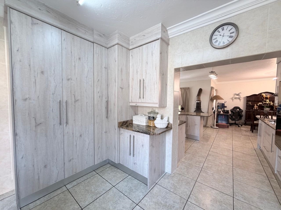 4 Bedroom Property for Sale in Featherbrooke Estate Gauteng