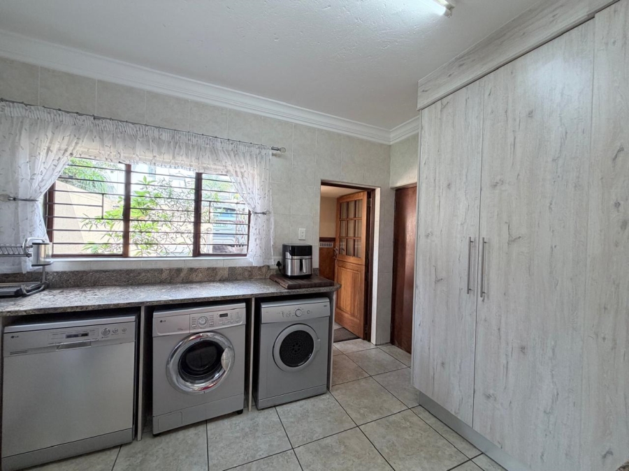 4 Bedroom Property for Sale in Featherbrooke Estate Gauteng